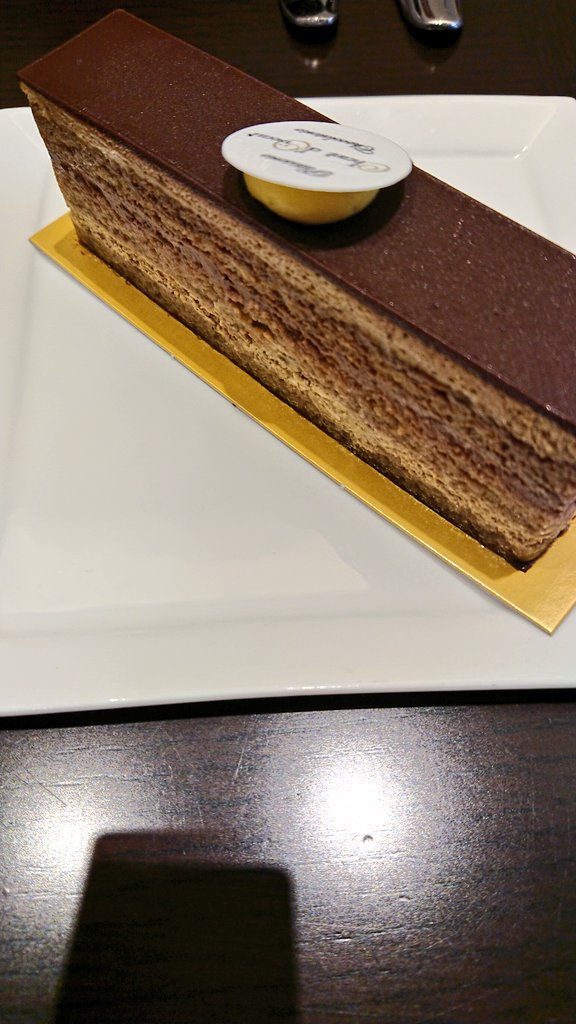るい Sur Twitter 友人絶賛の川口市のケーキ屋さん チョコレート屋さん シャンドワゾーにて オペラとピスタチオムースは絶対食べてみたかったので お取り置き オペラは洋酒シミシミ ピスタチオはグレープフルーツのジュレ爽やか この他 アイスクリーム二種類
