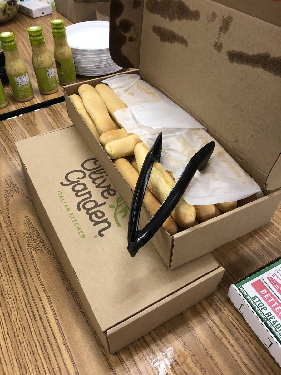 ianbelanger's tweet photo. Time to get our grub on!  #edcamp #edcampheartland https://t.co/F1dTnm12Qq