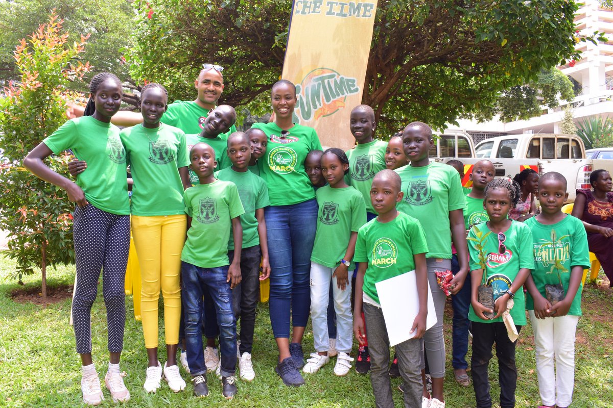 RihamUG's tweet photo. @LilGreenHandsUg @JosephMasembe1 @BrianNakibinge Our #ClimateChangeMarch19 recap in pictures. https://t.co/bFArNFD1Fp