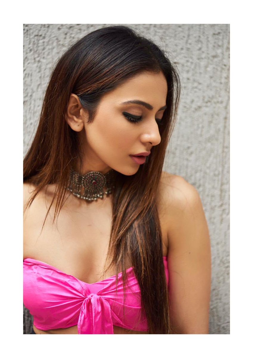 filmfare's tweet photo. Drop dead gorgeous! @rakulpreet https://t.co/pt3fM5OLS8