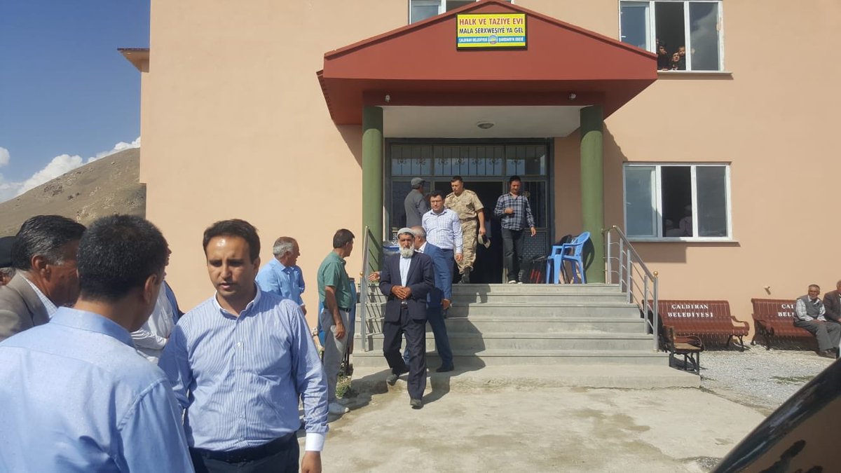 Kaymakamımız <a href="/tekindundar/">Tekin Dündar</a> beraberinde Belediye Başkanı, İlçe Jandarma Komutanı, İlçe Emniyet Müdürü ve İlçe Müftü v. ile Alikelle  mahallesinde vefat eden vatandaşımızın ailesine taziye ziyaretinde bulunarak, başsağlığı dilediler.