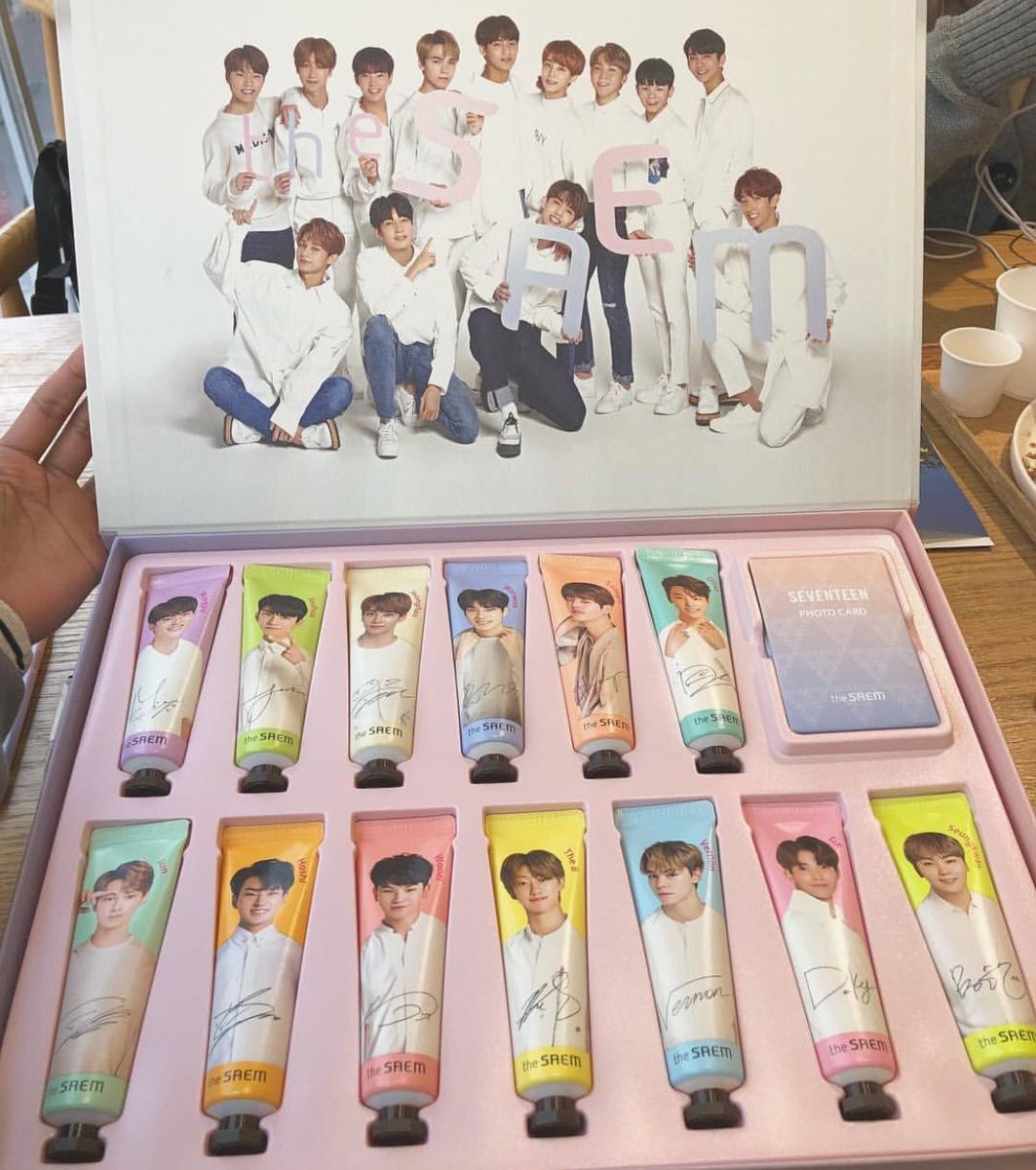 seungchill17's tweet photo. [INA ONLY]
Giveaway krn udah banyak dikasih konten wonhan &amp; battle trip jogja.

Hadiahnya handcream the saem (random),L-file holder carat 2nd gen wonjeongcheol+trading card random. Masing2 pemenang pilih 1 item~.
Pemenangnya kuumumin besok~!

Caranya :
1. RT &amp; LIKE postingan ini https://t.co/VzFRTOEBMg