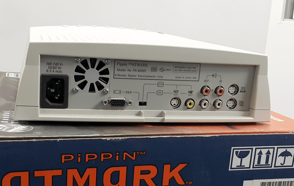 Appleとバンダイが共同開発したゲーム機 ピピンアットマーク が出てきた 起動可能で外箱つきの貴重な姿がツイートされる Togetter Appleとバンダイが共同開発したゲーム機 ピピンアットマーク が出てきた 起動可能で外箱つきの貴重な姿がツイートされる Togetter
