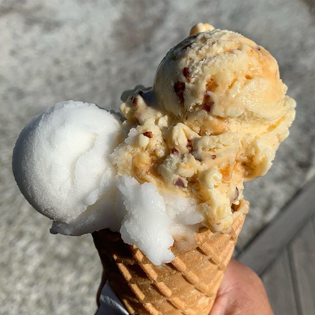 Baconglassen avrundas med flädersorbet <a href="/stafsaterglass/">Stafsäter Gårdsglass</a> 🍦🍦🍦 ift.tt/2YmItUZ