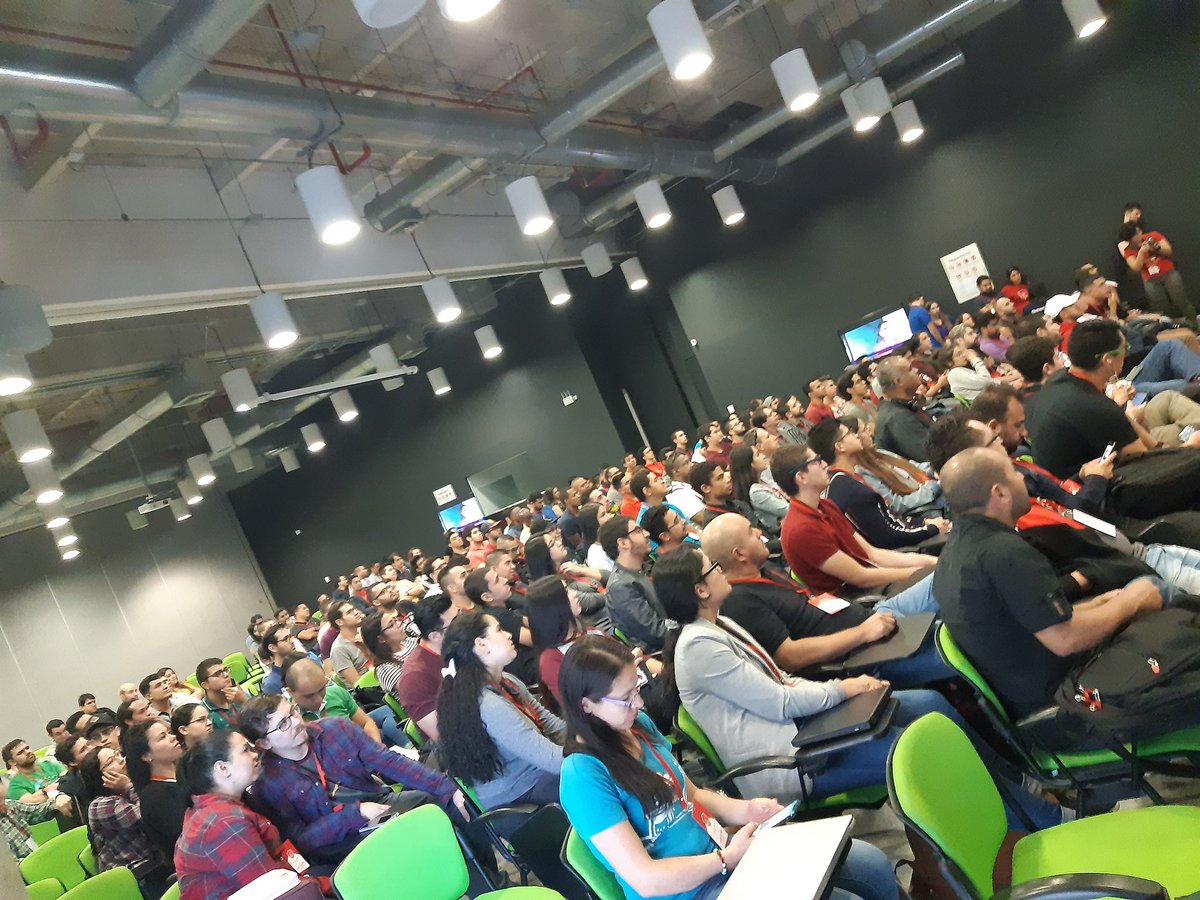 mayrascript's tweet image. 🅰️ngular Day Medellin #angular #angulardaymed @angular