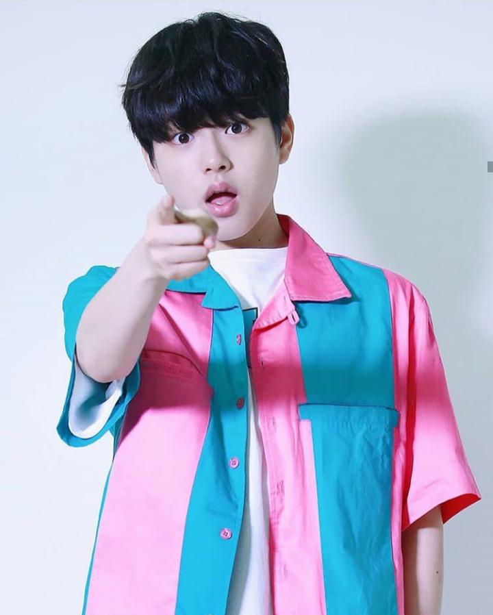 DesripaNainggo1's tweet photo. Jinwoo, try yo do a sexy pose but still looks cute😊❤❤
#leejinwoo #JINWOO #PRODUCEx101 #marooent https://t.co/2oGcipKaeM