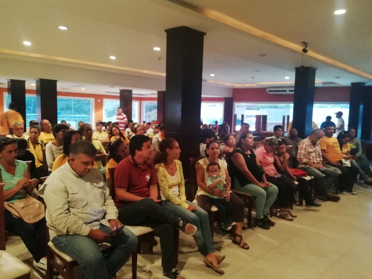 menfriaparis's tweet photo. RT CuaPrimero: Encuentro Zonal Valles del Tuy en #CuaUrdaneta #CompromisoDisciplinaPJ https://t.co/FMUxwkJXEj