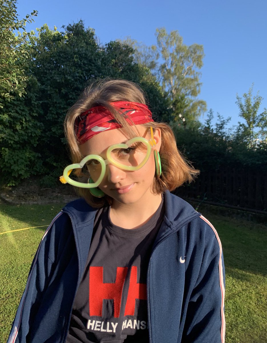 danceinmystorm's tweet image. catch me wearing the most tacky accessories to ur party😫🤪