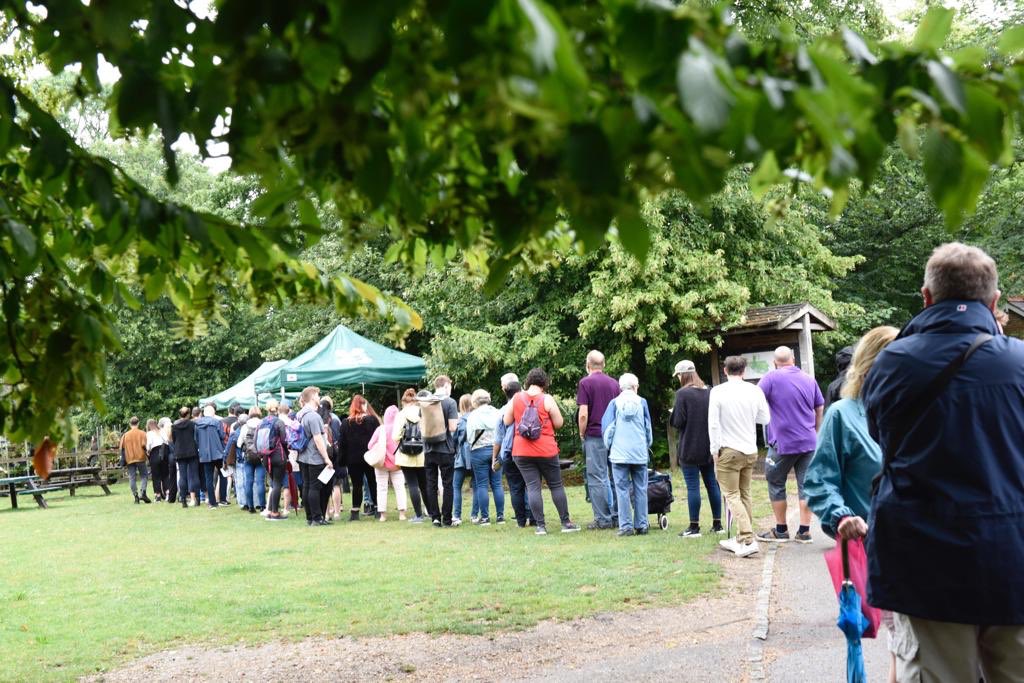 Loads of Londoners turned up to adopt a plant at the House of @WaywardPlants event in <a href="/MordenHallPkNT/">Morden Hall Park NT</a>. A great way of giving a new life to plants from <a href="/The_RHS/">The RHS</a> Hampton Court Palace Flower Show. All for free! #NationalParkCity 🌼