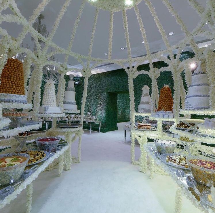 PurpleRose_E's tweet photo. How do display your desserts? Preston has an exquisite way. https://t.co/nlUG8elpfu