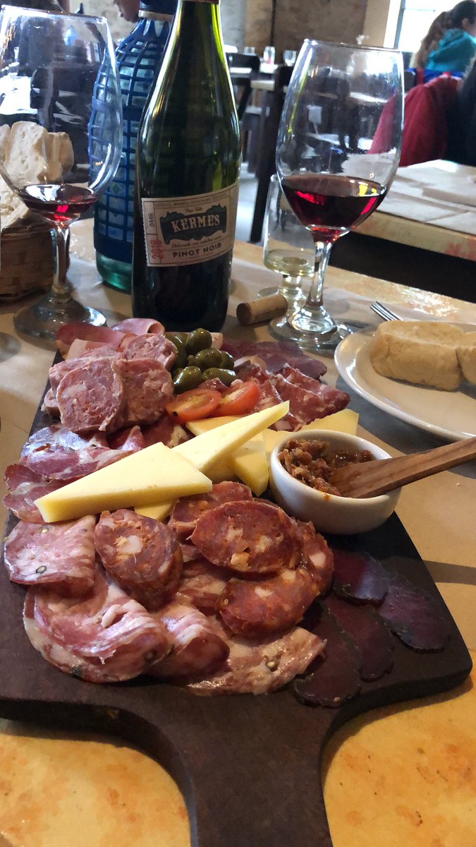 DimeQueBebes's tweet photo. Parte del staff se hizo presente en #Uribelarrea para seguir el consejo del compañero @PietroSorba y el gurú no falla. Exquisitos embutidos y muy buen Pinot Kermes de #BodegaQuintales no se lo pierdan! https://t.co/hp263EJD8g