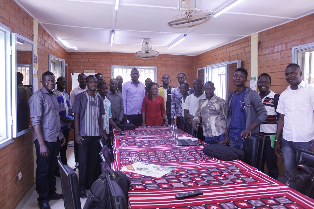 AmedeDimban's tweet photo. Journée de partage #OSM_BF #OUAGALAB.superbe journée https://t.co/xSxJvkUiEq