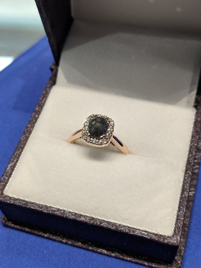 rodanjewellers's tweet image. Salt &amp;amp; pepper diamond 😍⁠ Custom ring by our jeweller Mitchell 💜⁠ We create all custom pieces at our in-store workshop!⁠

#saltandpepperdiamond #customringdesign #halo
