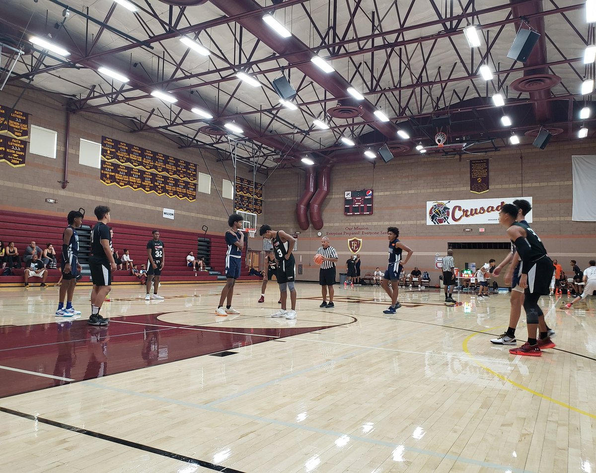 JustUsBasketba1's tweet photo. The tipoff!
PowerHouse Hoops UAA Just-Us 24 vs Vegas Elite 14u in the Elite 8 at the @tiphoops Jr Big Time Tournament.
@powerhousehoops
#BigTimeVegas #BigTimeTournament #JUBC #JustUsBasketballClub #PowerhouseHoops #PHH #UAA #UABasketball #WCE #SouthPhoenix #ClassOf2023 #PHX https://t.co/tQoZc4bKBG