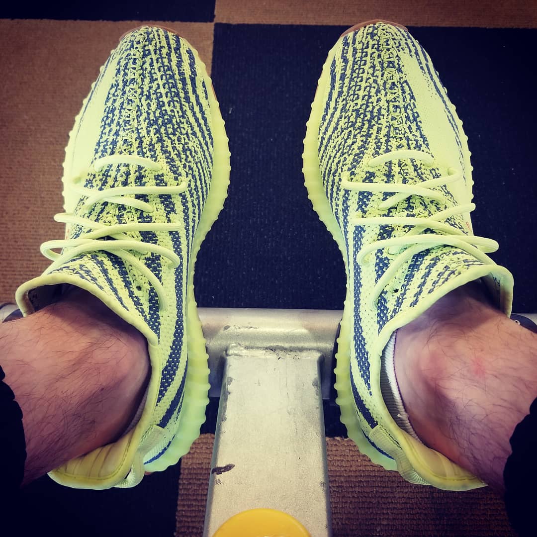 Derek___Foreal's tweet photo. β‘β‘Neon vibesβ‘β‘ #yoursneakersaredope #adidas #yeezy350 #frozenyellow https://t.co/F6Mky604rp