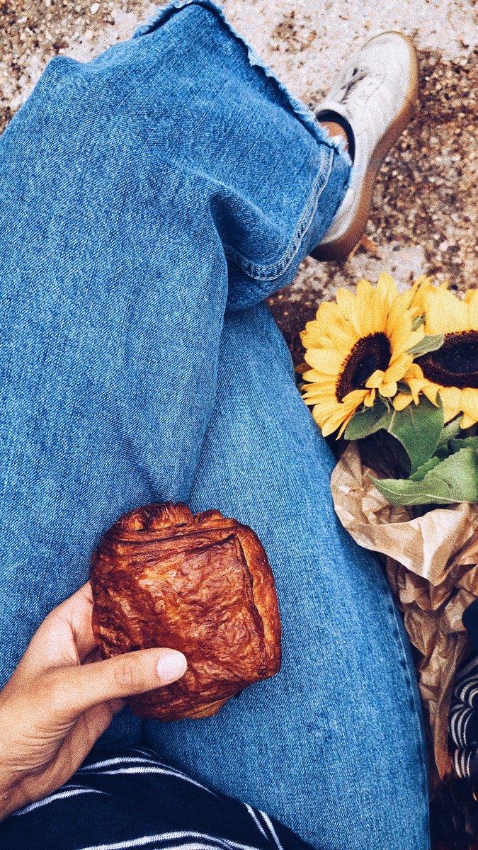 potionopastry's tweet photo. Best weather + best pain au choc courtesy Blé Sucré 🌻 https://t.co/lbfnmPgDoJ