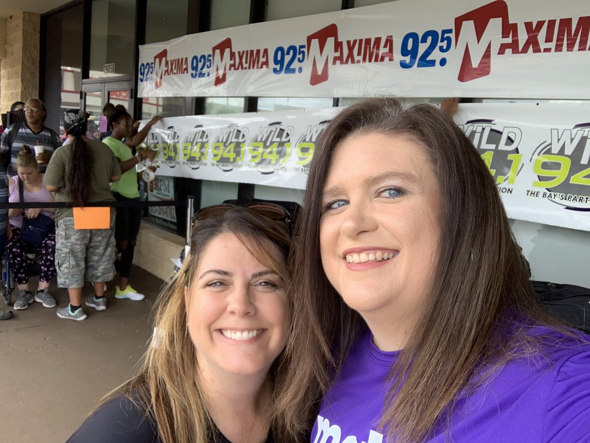 Cross Branding when T-Mobile and Metro by TMobile working to hand out backpacks to the community #1HR @LizInMotion <a href="/GeminiKNM/">Kristen Mandery</a> <a href="/TamaraSmith7730/">Tamara Smith</a> <a href="/sharon_benchoff/">Sharon Benchoff</a> <a href="/sabra_stuermer/">Sabra Stuermer</a>