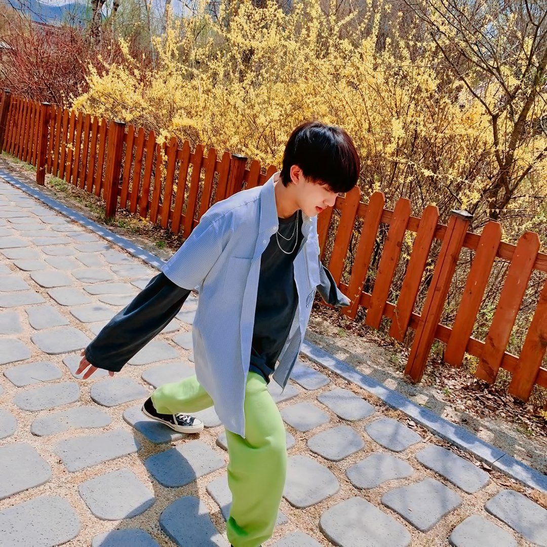 ⠀⠀⠀⠀⠀ㅤㅤ⌠ 🦋' 창빈 ㅡ 
ㅤㅤㅤㅤㅤㅤㅤㅤㅤㅤㅤㅤㅤㅤㅤ
오늘 나는 소년들과 함께 공원에 갔고 즐거운 시간을 보냈습니다 !! 나는 아직도 먹었고, 아직도 뜨거웠다!
나는 가족과 함께하는 것을 좋아한다.♡