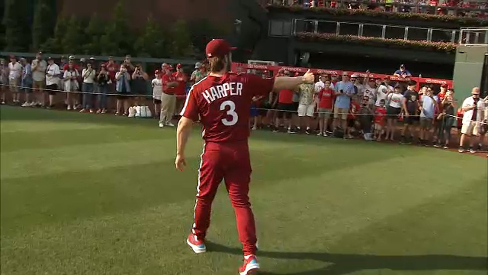 Jeff Skversky on X: 👀Bryce Harper in a Phillies ALL Burgundy jersey!  Phillies sporting all burgundy uniforms tonight for the 1st time in 40+  years! ONLY other time @phillies wore these jersey's