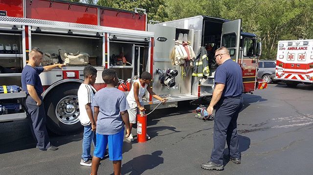 CityCalumet's tweet photo. Calumet City’s Bravest visiting a block party today. #calumetcity #iaff621 #futurefirefighters #calcitysbravest https://t.co/Jy4KRNp2l0