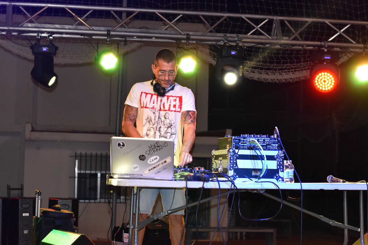 FundacionSASM's tweet photo. Cerramos con broche de oro #mikeserranodj gracias por tu aportación #gentesolidaria #integrafest #porlasaludmental https://t.co/NVbYlFjzGp