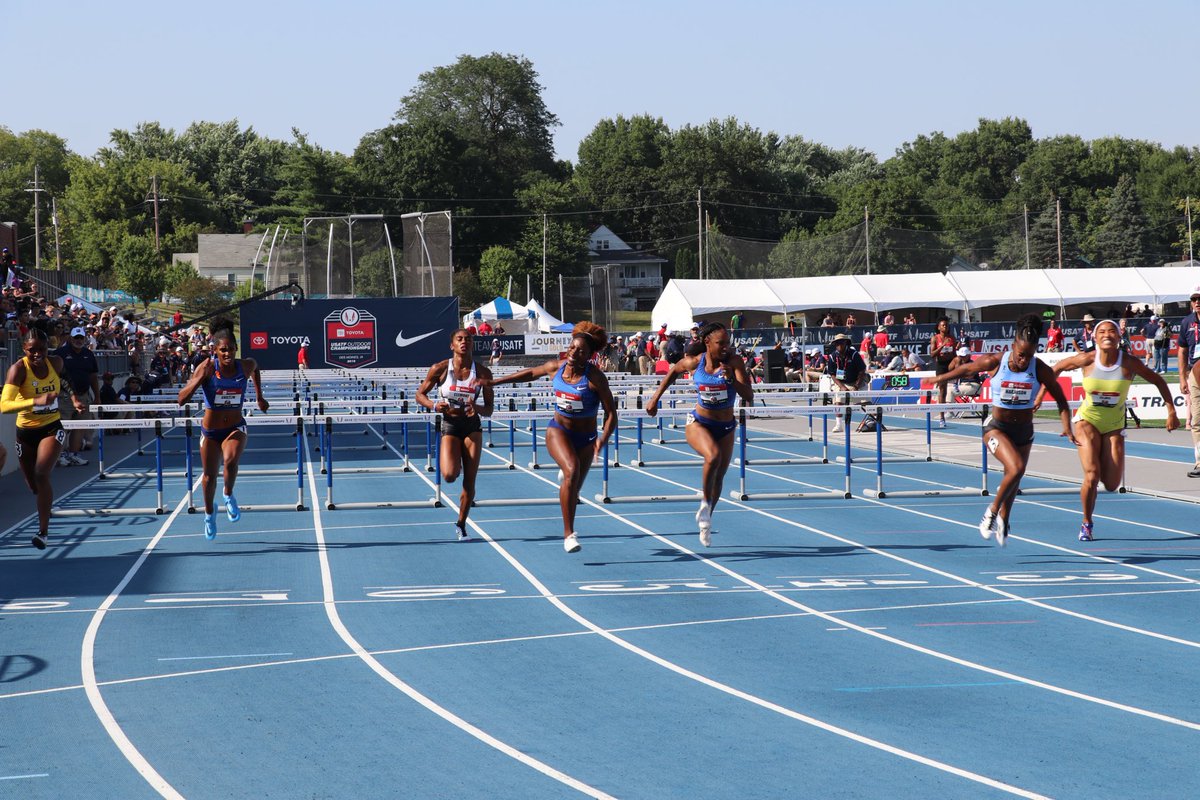 FloTrack's tweet photo. Women’s hurdle final🇺🇸:
Wind (-1.2) 
Keni Harrison 12.44🥇
Nia Ali 12.55🥈
Brianna McNeal 12.61🥉 https://t.co/Zn7AtGytE2