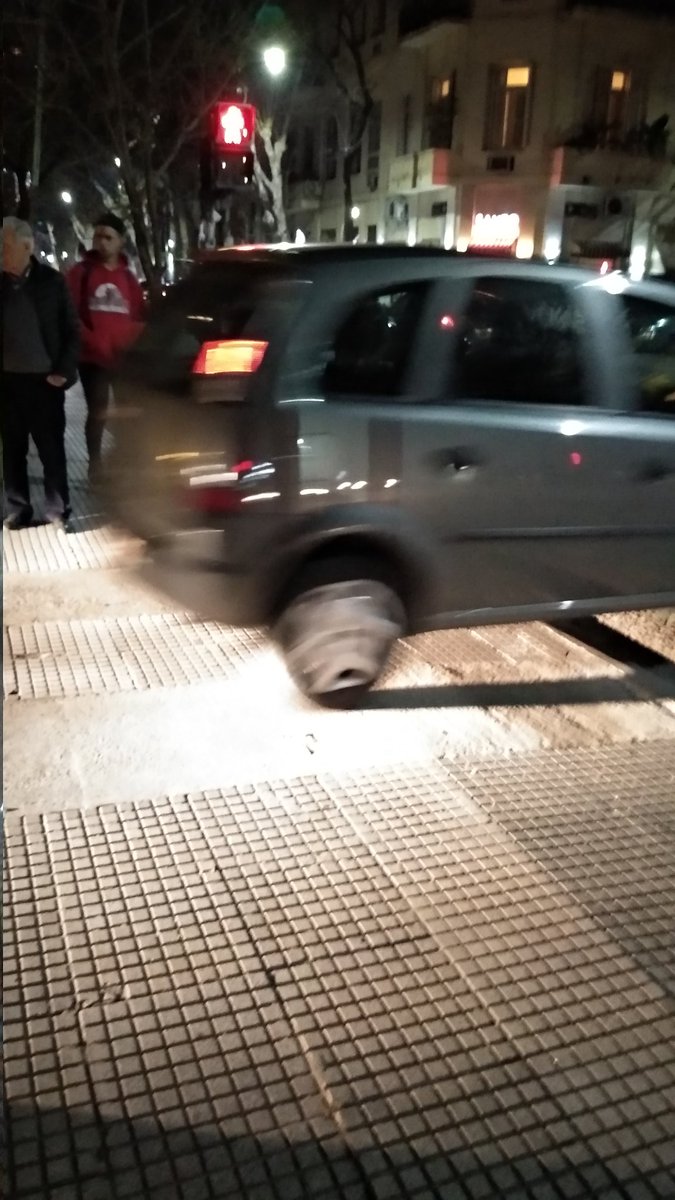 alez_arg's tweet photo. Veredas con semáforo 🙌
#ciudadAUTO https://t.co/3wf8qtpi7z