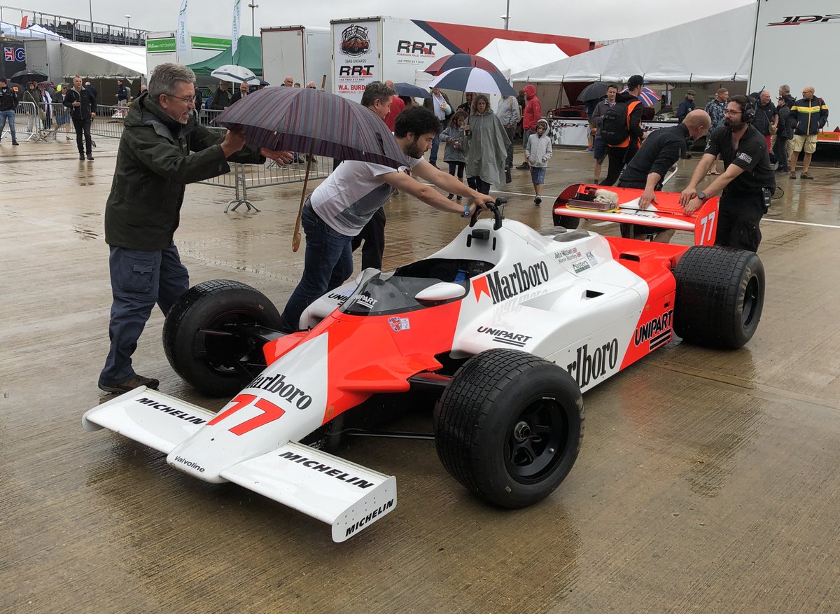 Stuart_Dent's tweet photo. Paint all of them plain white and they’d still be easily identifiable! 😍
🇬🇧 #SilverstoneClassic2019 #Masters #F1 #ProperTimes #ProperCars https://t.co/nWUo60Kjbb