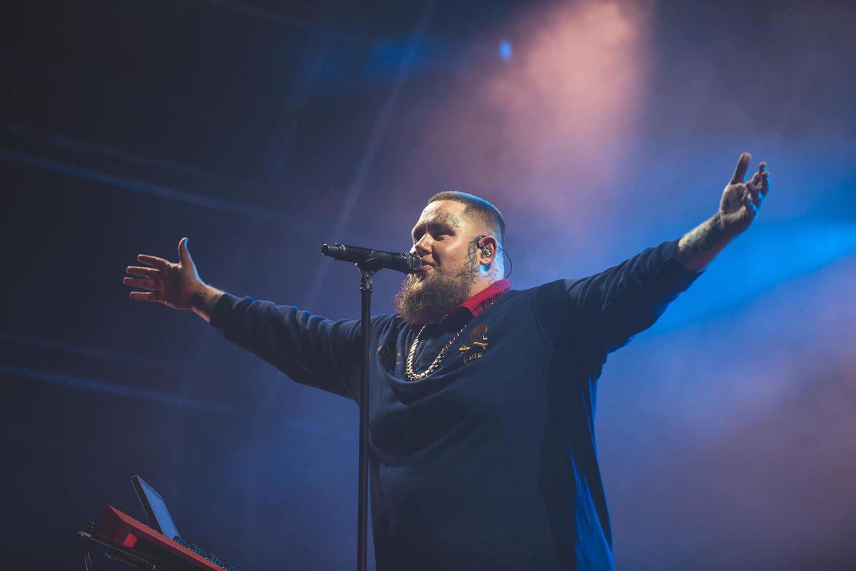 Happy homecoming #RagnBoneMan 🙌 🎤

💙#Brighton