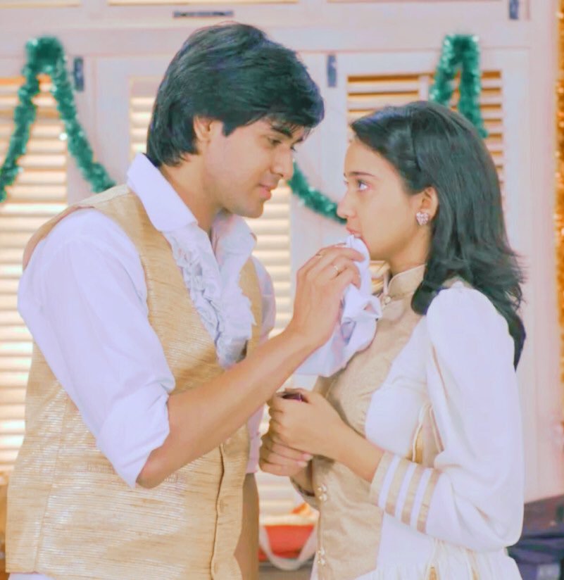 sidnaazxmagic's tweet photo. A journey of true love...Plz don't end our show...#YUDKBHDeservesExtension
@SonyTV
#SaveYUDKBH #YehUnDinonKiBaatHai #SonySaveYUDKBH #ProtectYUDKBH #DontEndYUDKBH
@SonyLIV
@ShashiSumeet
@sumeethmittal
@irandeeprai
@Ashisinghh https://t.co/c4jsUZtpxj