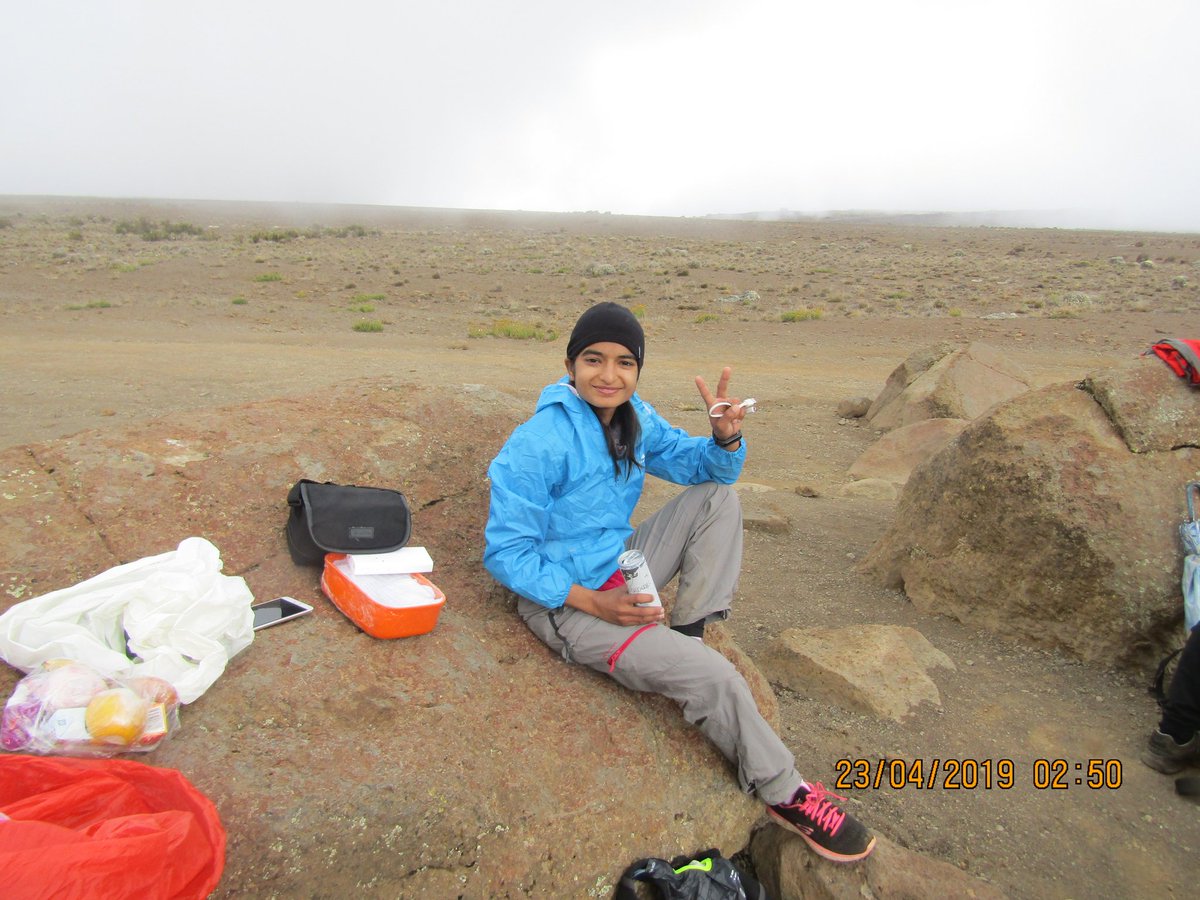 adventuristgirl's tweet photo. You don't have to be fantastic hero TO DO CERTAIN THINGS. You can just be an ORDINARY chap,SUFFICIENTLY MOTIVATED TO REACH CHALLENGING GOAL.
#thrillophilia #brutindia #runtotheroofofkilimanjaro #uniqueworldrecord #kilimanjaro
#redbull #redbullindia #redbullwinteredition https://t.co/iAjsYXAe7U