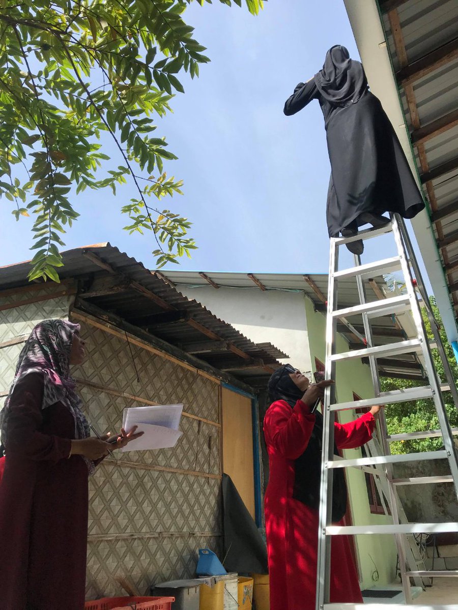 ahmedzaabe's tweet photo. Just wanted to share this beautiful picture with you. It's taken in the event of mosquito eradication program at Sh.Funadhoo. Make this tweet goes viral.Hats of to Maldivian woman's @HPA_MV @MoH_mv @ahmedzumrath @presidencymv @MDPSecretariat @UN_Women @thepioneerwoman @MDPnews https://t.co/QJdoOJJoDB