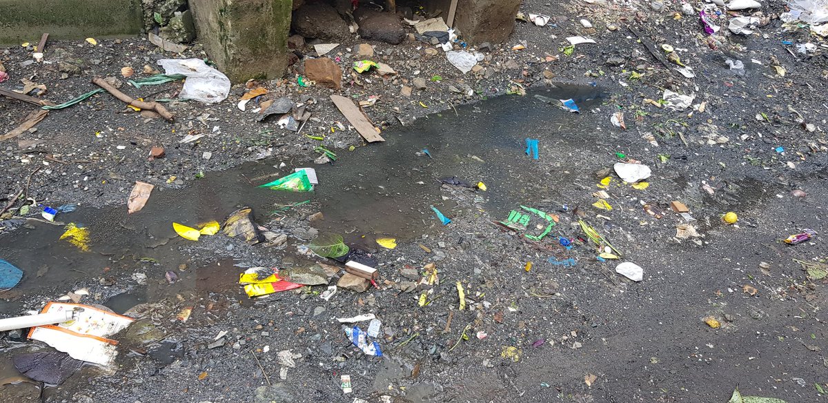 KinjalSomaiya2's tweet photo. @mybmc 
@swachhbharat 
@sameer_sarang 
@tamhane_sumit
Garbage being thrown in open everyday resulting in unhygienic conditions and breeding of  mosquitoes. Urgent action needed.
Shastri nagar rd no. 1, Goregaon west, Mumbai 104. https://t.co/AcvUuiExcz