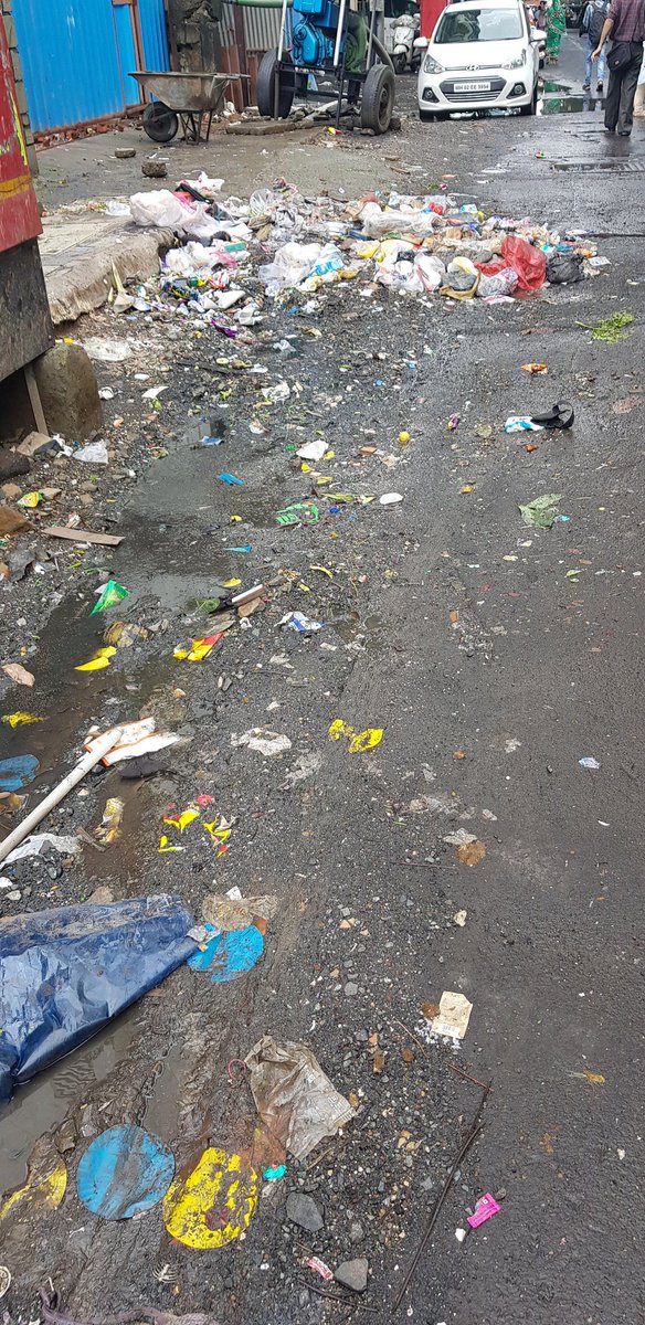 KinjalSomaiya2's tweet photo. @mybmc 
@swachhbharat 
@sameer_sarang 
@tamhane_sumit
Garbage being thrown in open everyday resulting in unhygienic conditions and breeding of  mosquitoes. Urgent action needed.
Shastri nagar rd no. 1, Goregaon west, Mumbai 104. https://t.co/AcvUuiExcz