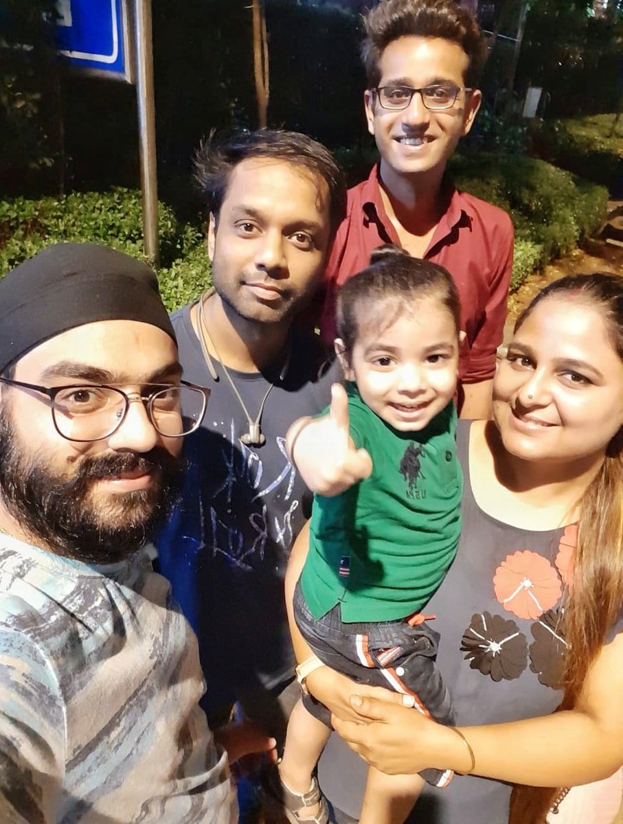 ExploreWithRoy's tweet image. Met some very old friends this evening; have known them for more than a decade, easily. Was really good catching up. 🤗

#friends #saturday #weekenevibes #delhirains