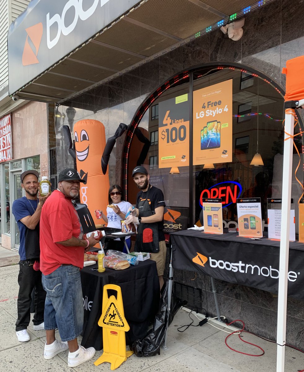 Brick647's tweet photo. Brickcity Wireless BBQ 
#HyperSideWalk #BoostMobile
@timohyperlink @luishyperlink @hyperlinkusa @WilOrtiz417 https://t.co/QzpVOosOJo