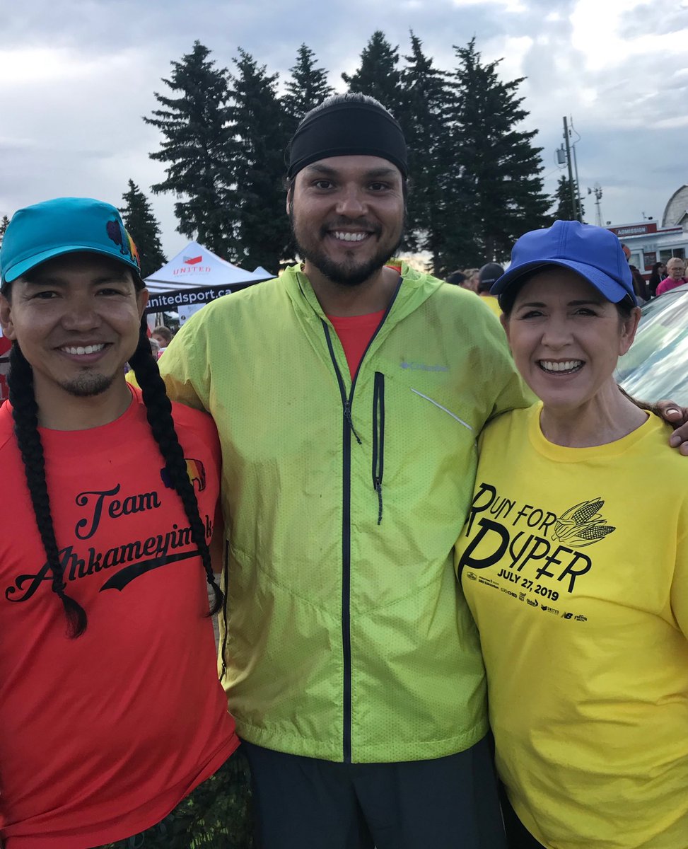 Susan_Amerongen's tweet photo. Great to meet #yeg team Anthony & James from @AmazingRaceCDA at the #RunForPyper fundraiser put on by @ChrisScheetz @Unitedsport1928 @corn_maze https://t.co/J719BHLTdr