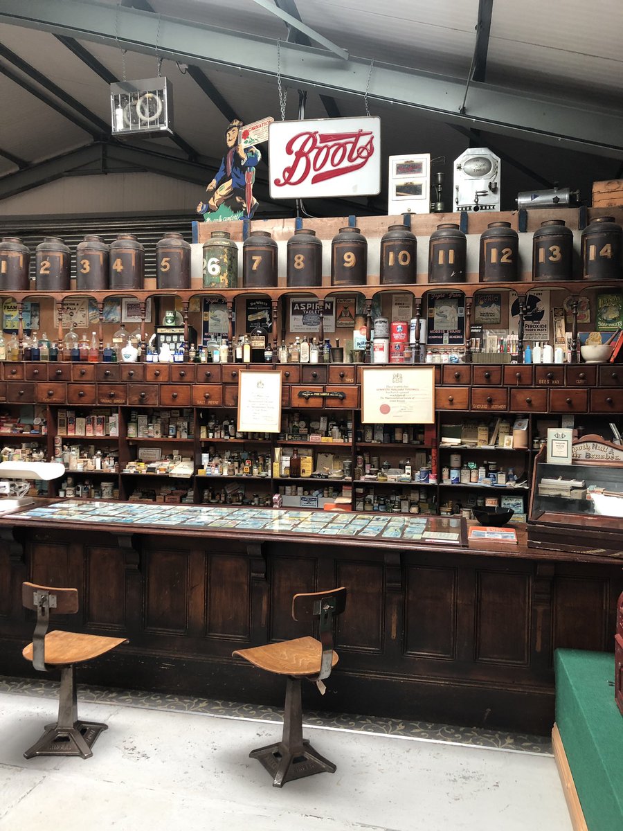 LisaMarieFranks's tweet photo. 🖤What Is The Difference Between A Hoarder & A Collector? This Is The Answer🖤 Today I Visited @ Oakham Treasures, Bristol. If You Haven’t Been Before Then You Need To! The Most Fabulous Display Of Shop Advertising You Will EVER See!#oakhamtreasures #enamelsigns #shopadvertising https://t.co/QM1u4ra3IV