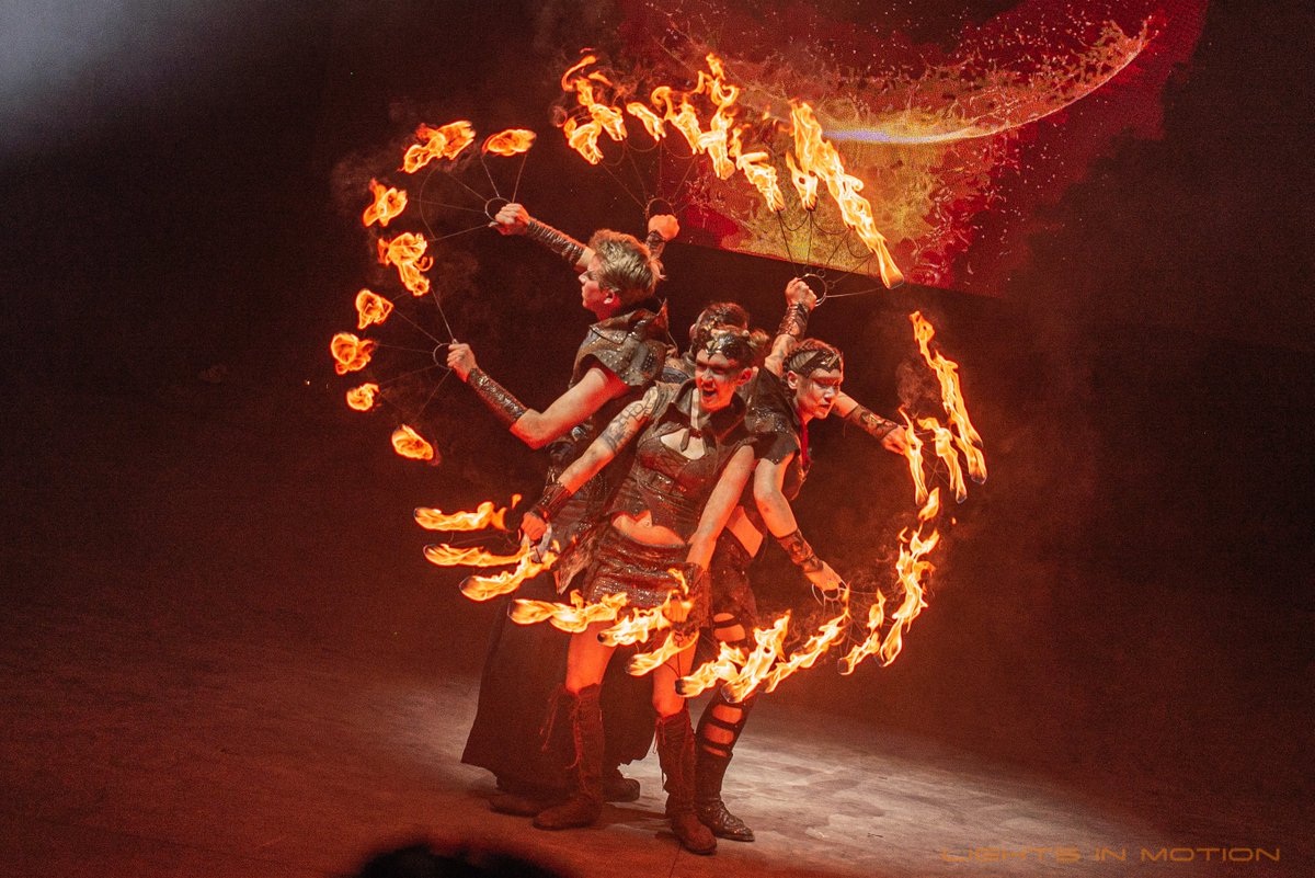 lightsinmotion_'s tweet photo. Our new show "The Legend - Land of Fire and Flames”
https://t.co/4Ej628C7Op
#vuurshow #fireshow #Bobbejaanland https://t.co/IeH36r5CfO