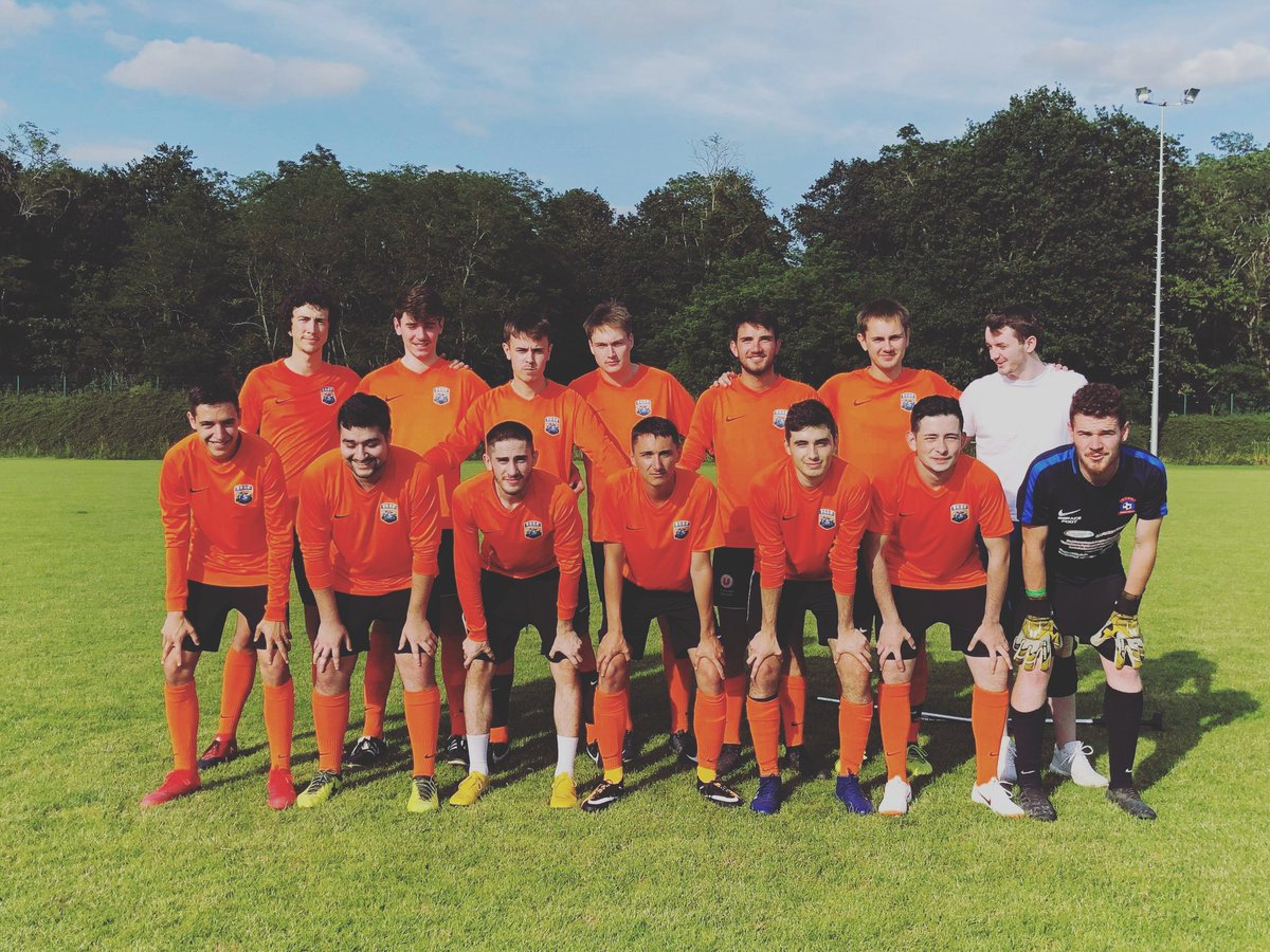 FCCC_officiel's tweet photo. [BEERCUP2019]
Le FCCC termine sa saison en obtenant une victoire 5 a 4 face au Beer United ! Cap dès maintenant sur la saison 2020 où le FCCC reviendra plus fort que jamais. ⚽️🙏 https://t.co/6S5m9pHDgC