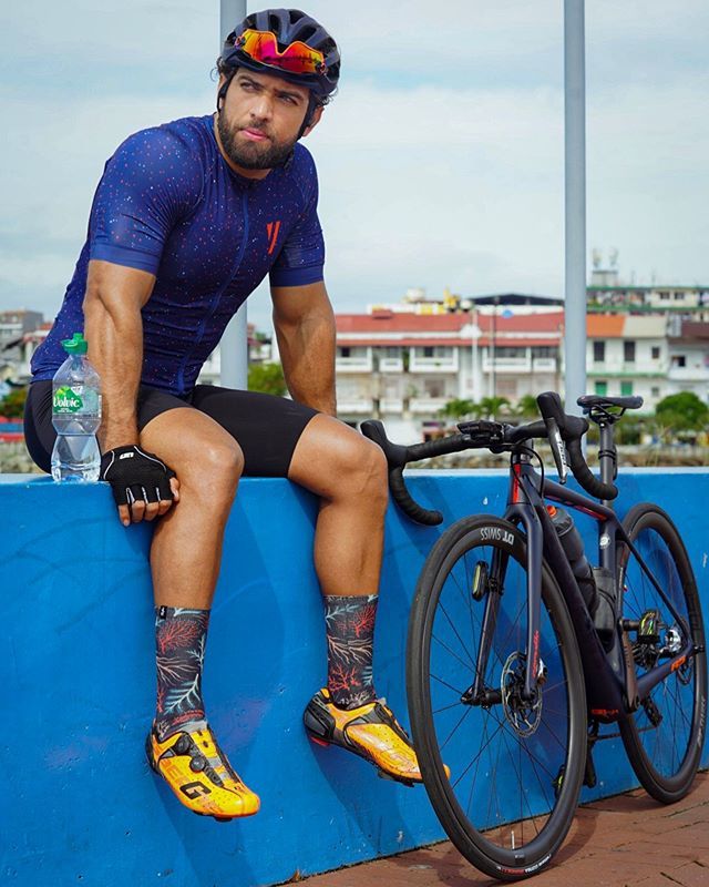 LuigiPalacios6's tweet photo. Bien hidratado con @volvic en estos 100k sabatinos 💪🏽🔥 #FindYourVolcano #CyclingLife #SonyAlpha https://t.co/9qIz325zkN https://t.co/G2uq2Z5aCN