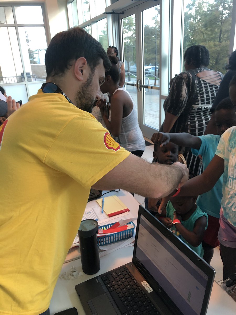 brennavial's tweet photo. Today we provided school supplies for over 4,300 students at the NOLA #Back2SchoolFest sponsored by @Shell_US. Because of this partnership, thousands of students are now ready for the new school year. ✂️📚📓📝@NOLAnews @WWLTV https://t.co/hqQhEb8kP9