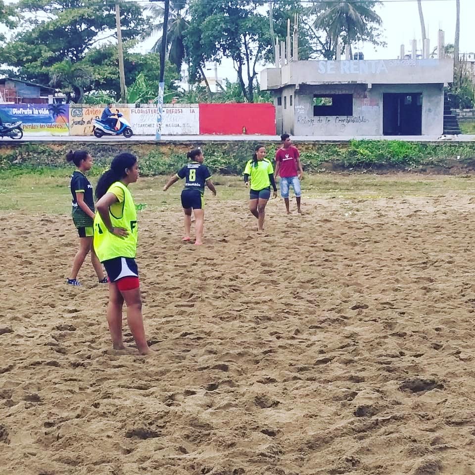 fcrgoficial's tweet photo. También en Femenino  se jugó el Fútbol Coco Playa ayer Viernes 26 de julio.

Segundo partido Y resultados.

@fcrgoficial 🆚️ #futbolclubdajabon  3x1

Gracias a #CocaCola  #Festivalnacionaldelcoco #AlcaldeJuniorperalta #fundacionalexisvictoria 
#PamelaRegidora 
#Asofutmats https://t.co/o0j4xK6wAL