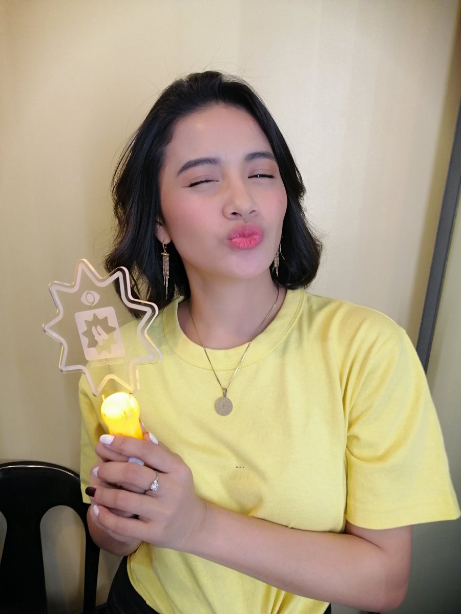 SarahAlfante's tweet photo. Batch4 hanggang dulo! supportahan nyu po kami gamit lang ang pagkakaroon ng PBB OTSO LIGHT STICK at sabay'sabay po nating iwagayway ngayung darating na Aug. 3-4, 2019. Aasahan po namin ang inyung supporta! 💛
#soLEAD
#teamWAKA
#BATCH4THEWIN
@PBBabscbn https://t.co/Idflg8ASQU