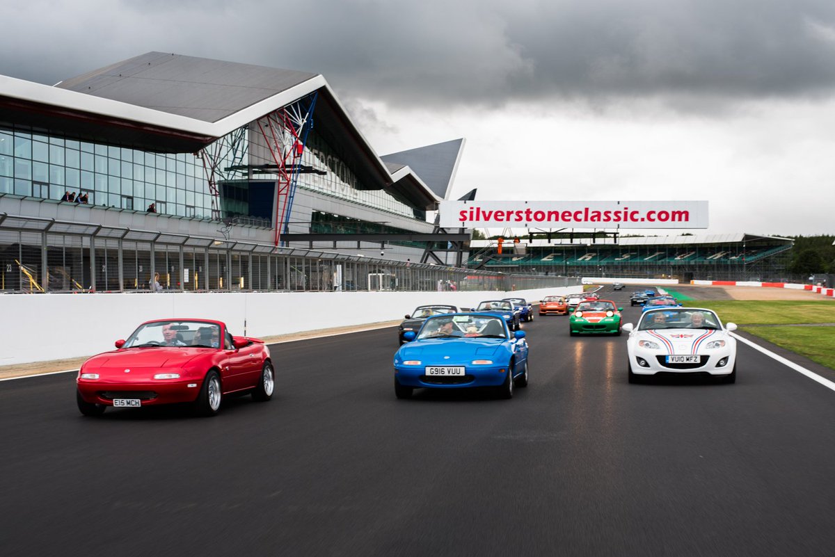 mx5oc's tweet image. We've taken to the track at @Silverclassic to celebrate 25 years of the MX-5 OC and 30 years of the MX-5. @AntAnstead took the wheel of the @Mazda_UK MX-5 30th Anniversary Edition, driving alongside an original 1989 example leading hundreds of members. #mx530 #mx5 @mazdaukpr