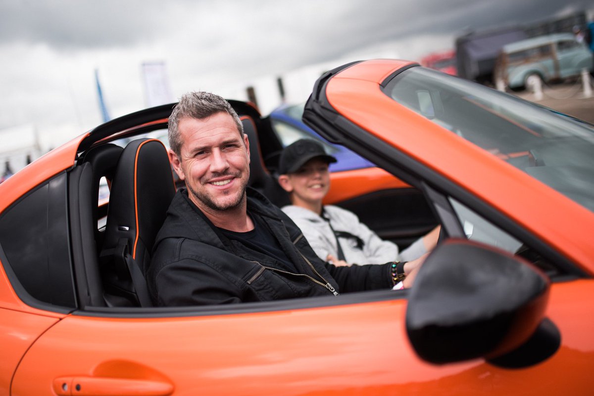 mx5oc's tweet image. We've taken to the track at @Silverclassic to celebrate 25 years of the MX-5 OC and 30 years of the MX-5. @AntAnstead took the wheel of the @Mazda_UK MX-5 30th Anniversary Edition, driving alongside an original 1989 example leading hundreds of members. #mx530 #mx5 @mazdaukpr