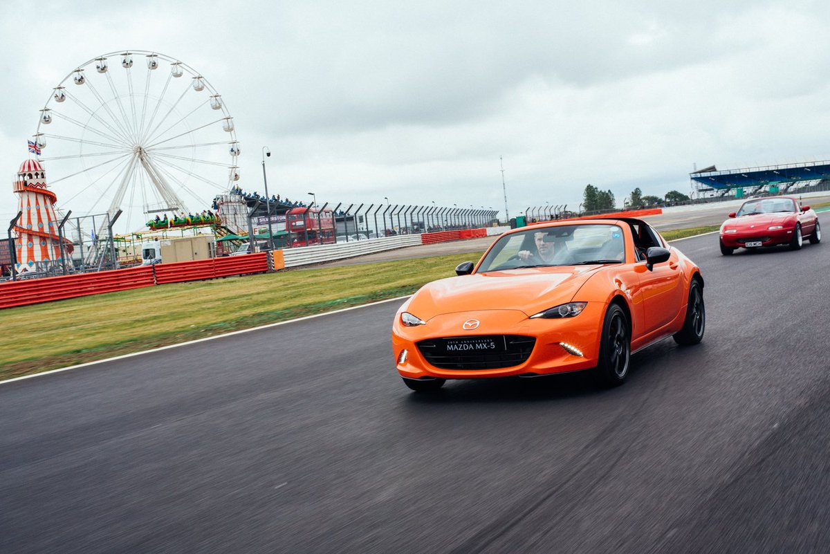 mx5oc's tweet image. We've taken to the track at @Silverclassic to celebrate 25 years of the MX-5 OC and 30 years of the MX-5. @AntAnstead took the wheel of the @Mazda_UK MX-5 30th Anniversary Edition, driving alongside an original 1989 example leading hundreds of members. #mx530 #mx5 @mazdaukpr