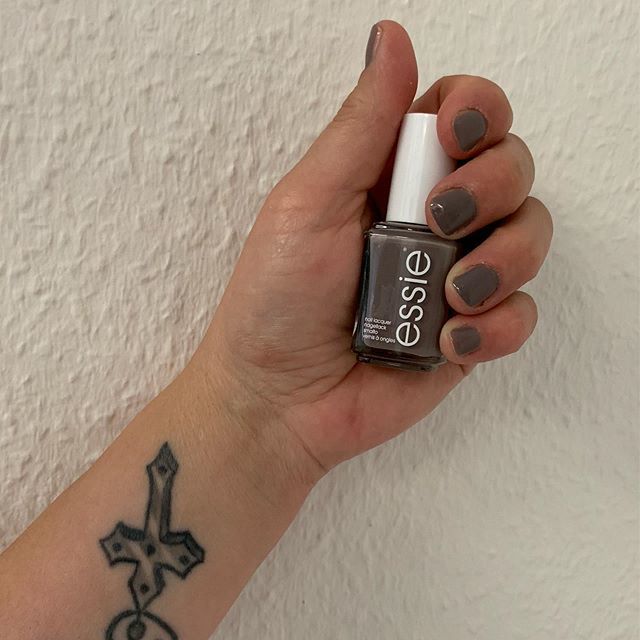 pressepfarrerin's tweet photo. #chinchilly von #essie https://t.co/P40ZtFDKqb https://t.co/qSYYJUqoeK