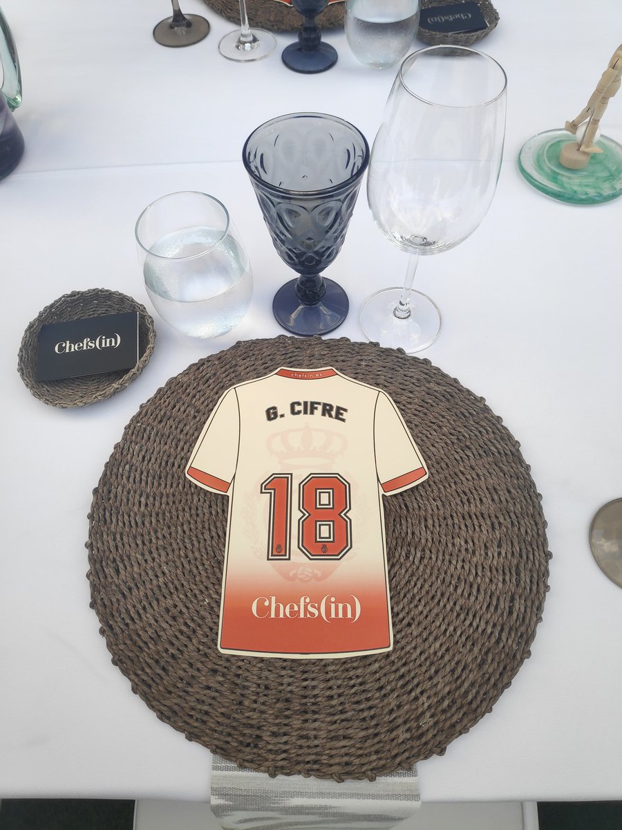 Guiemet82's tweet image. Hola mallorquinistas.
Hoy tengo la suerte de cenar en nuestro templo gracias a @ChefSins #HiddenKitchen 
Por ahora brutalísimo 😁