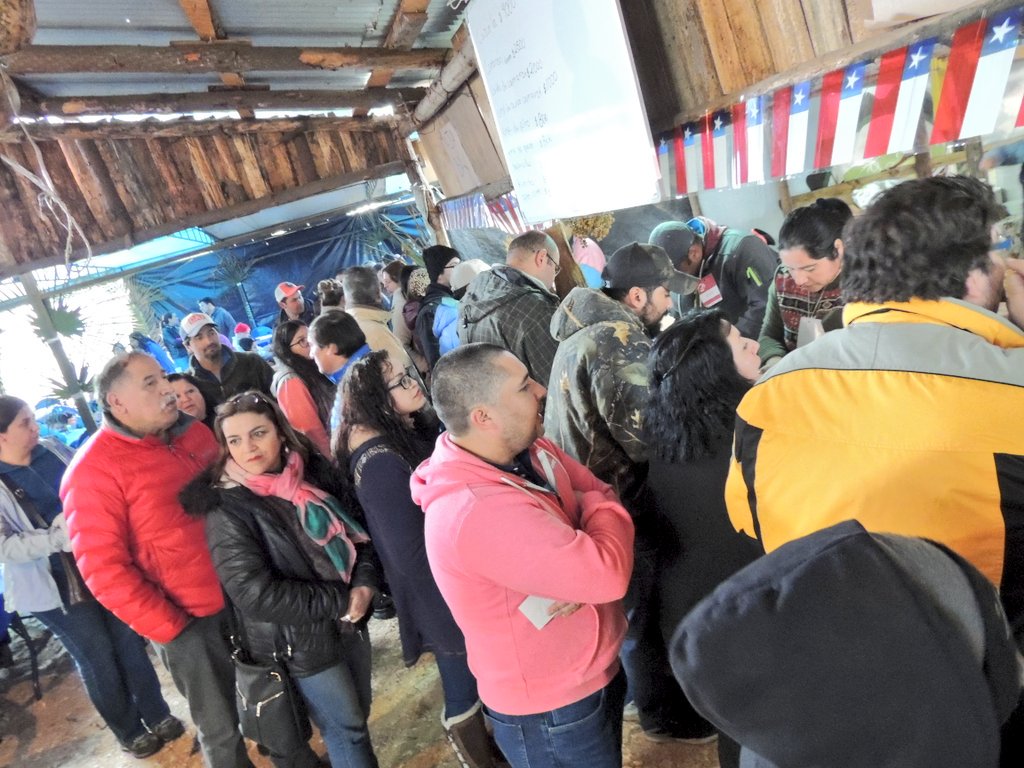 Gob_Diguillin's tweet image. Presente en la inauguración de la 4ta #FiestaDelCamarón de #Chillán en #LasVegas, límite con #Coihueco, organizada por la @muni_chillan y dirigentes locales. Gobernadora @paolabeckerv, Alcalde Sergio Zarzar, Concejales, @ChillanDideco, en el "vamos" de dicha fiesta tradicional.